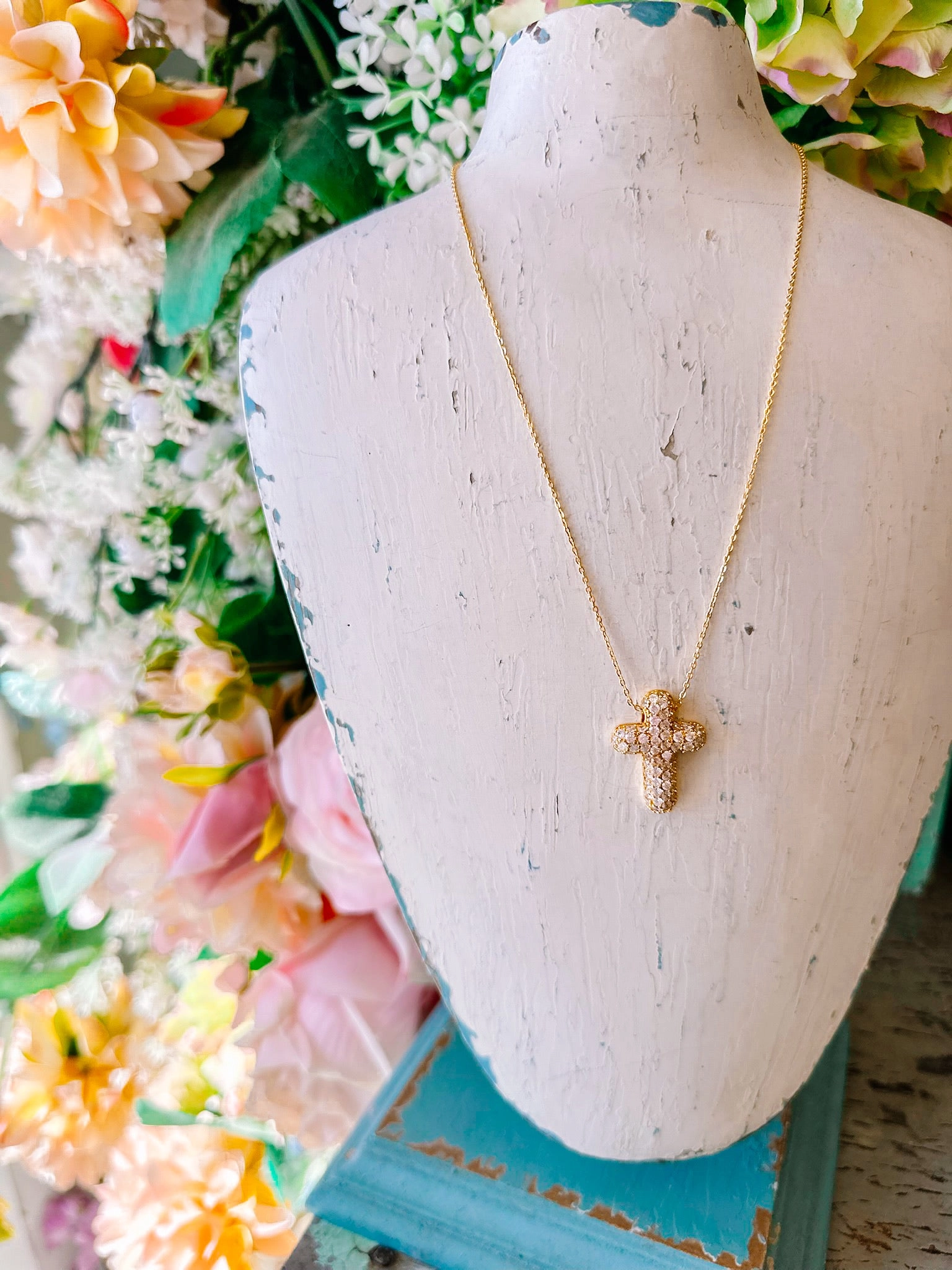 CROSS BUBBLE PAVE NECKLACE